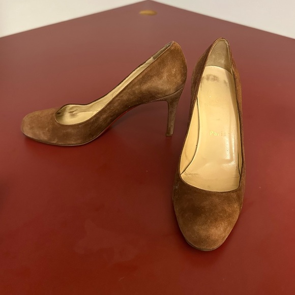 *** Size 38 1/2 Christian Louboutin Ron Ron Brown Suede Heels. - Picture 5 of 12